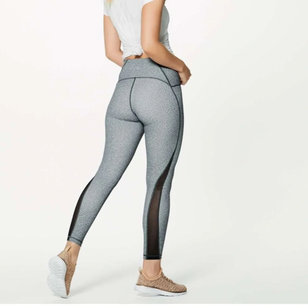 • Lululemon • Train Times 7/8 Pant *25